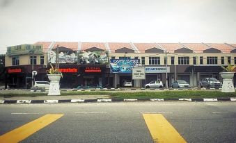 Fahaz Lumut Homestay