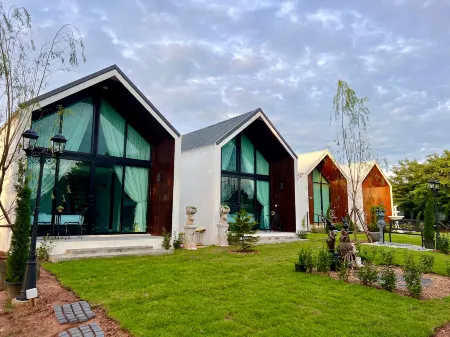 Bannjamjuree Resort Sattahip Отели рядом с достопримечательностью «Остров принцессы Шамейшань»