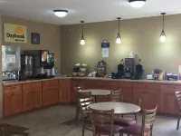 Days Inn by Wyndham Grand Forks Columbia Mall - breakfast
