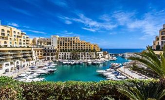 Exquisite Seafront Apart in Spinola Bay St Julians
