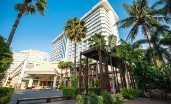 Jomtien Palm Beach Hotel and Resort