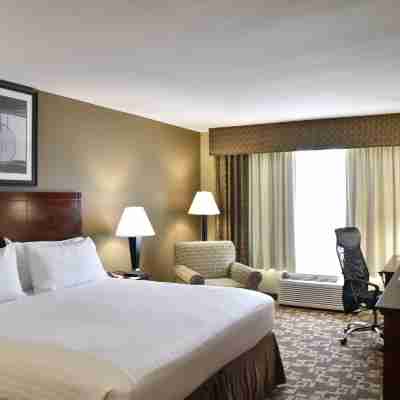 Holiday Inn Express & Suites ST Charles Rooms