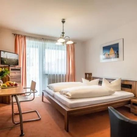 Landhotel Weißer Hahn Hotels in Wemding