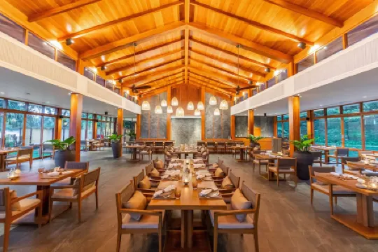 The Surin Phuket Отели рядом с достопримечательностью «Пляж Сурин»