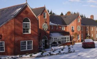 Fox & Hounds Country Hotel