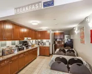 Econo Lodge Inn & Suites Drumheller - breakfast