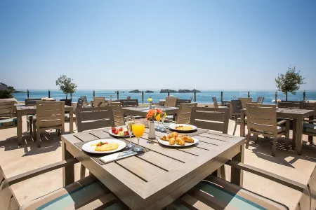 Royal Ariston Hotel Отели в г. Sudurad