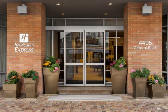 Holiday Inn Express VANCOUVER-METROTOWN (BURNABY) by IHG