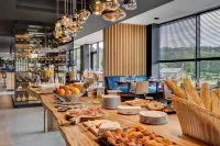 R Hotel Experiences - 4-Star