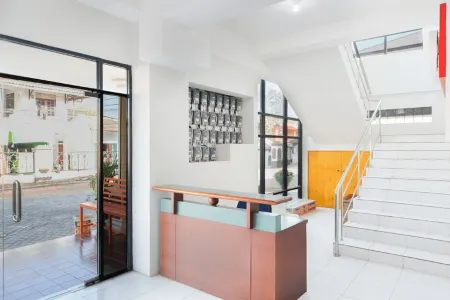 Wisma Anton Soedjarwo Отели рядом с достопримечательностью «Gunadarma University F6»