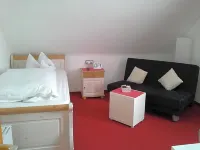 Haus Mariandl Hotels near Kalkum
