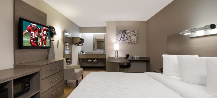 Red Roof Plus+ Chicago - Naperville Hotels in DuPage County