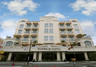 Amarelo Hotel Solo Hotel dekat Masjid Raya Sheikh Zayed Solo Surakarta