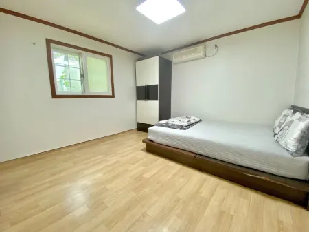 Taean Pinewood Beach Pension Отели в г. Тхэан