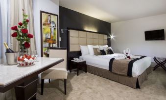 VR Queen Street Hotel & Suites