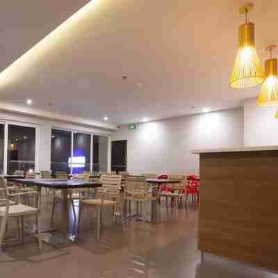 1A Express Hotel Dining/Meeting Rooms