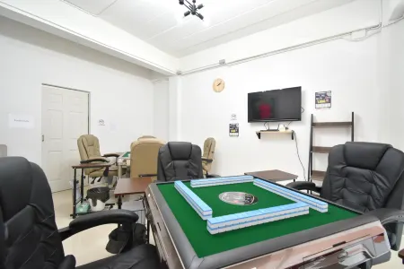 Westo Inn Sriracha Отели рядом с достопримечательностью «Khao Kheow Open Zoo»