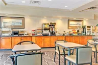 Wingate by Wyndham Cincinnati/Blue Ash - breakfast
