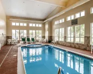 Comfort Inn & Suites Creswell - Swimmingpools