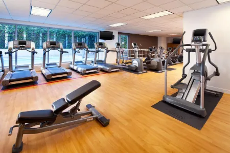 Sheraton Grand Sacramento Hotel Отели рядом с достопримечательностью «McClatchy Library»