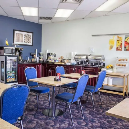 Ramada by Wyndham Nisku Edmonton Airport Hotele w: Nisku