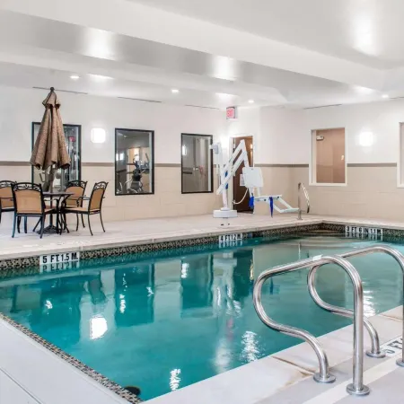 Comfort Inn & Suites Pittsburgh South