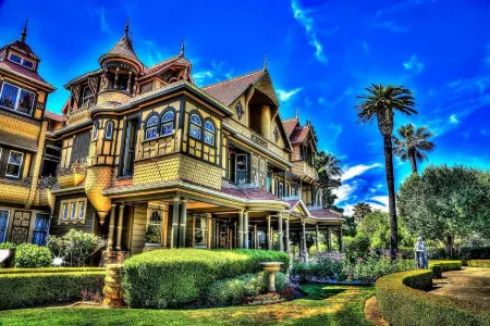 DoubleTree by Hilton Campbell - Pruneyard Plaza Отели рядом с достопримечательностью «Лос Гатос Крик Трейл»