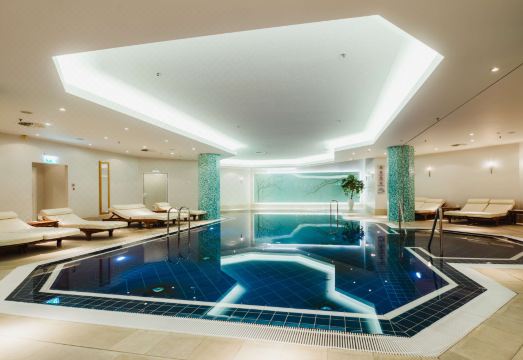 5. 힐튼 베를린..