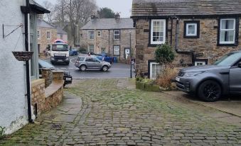 Bashall Barn, Eaves Hall, Outbarn All Close by