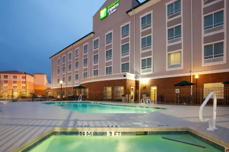 Holiday Inn Express & Suites Valdosta West - Mall Area