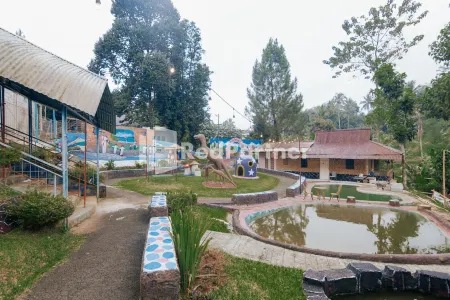 Pesona Endah Alam Hijau Wanayasa RedPartner Отели рядом с достопримечательностью «Amok Ujung Aspal wisata Alam Wanayasa»