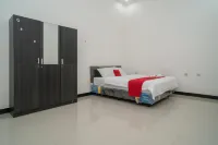 RedDoorz Syariah Near Syamsudin Noor Airport 4