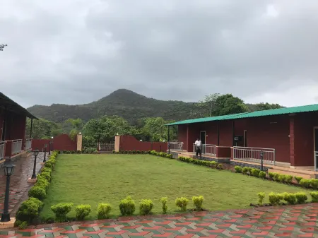 Nargis Farm Resort Отели в г. Рахатад