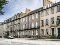 Travelodge Edinburgh Central Queen Street Hotels near Inverleith