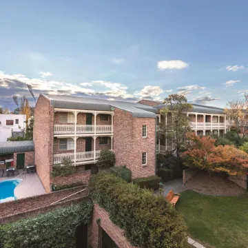 Adina Serviced Apartments Canberra Kingston Отели рядом с достопримечательностью «Торговый центр Kingston Mall»