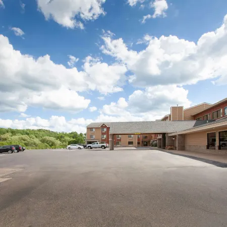 AmericInn by Wyndham Iron River