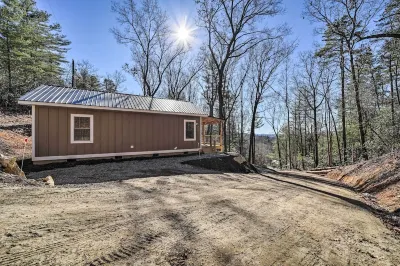 Modern Cabin w/ Fire Pit < 3 Mi to Trails! Hotels in Boyd