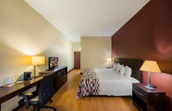 亨德森維爾紅屋頂酒店