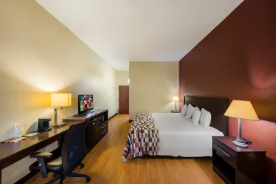 Red Roof Inn Hendersonville فنادق في هندرسونفيل