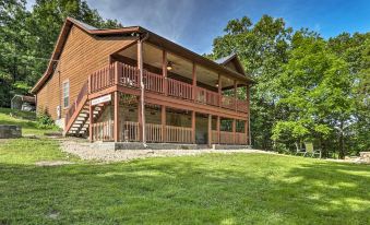'Creekside Hideaway' w/ Fire Pit + Creek Access!