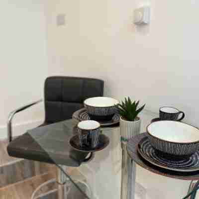 King Street Serviced Apartments Dining/Meeting Rooms