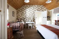 Lisnacurran Hotels in 