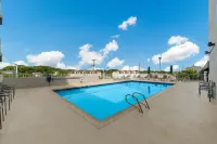 Red Roof Plus+ & Suites Virginia Beach - Seaside
