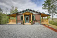 Scenic Murphy Cabin w/ Hot Tub, Fire Pit & Views