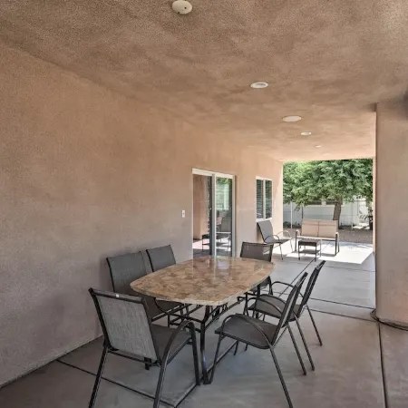 Sun-Soaked Colorado River Haven - Walk to Beaches!