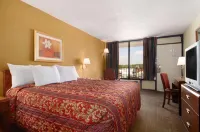 Days Inn by Wyndham Auburn