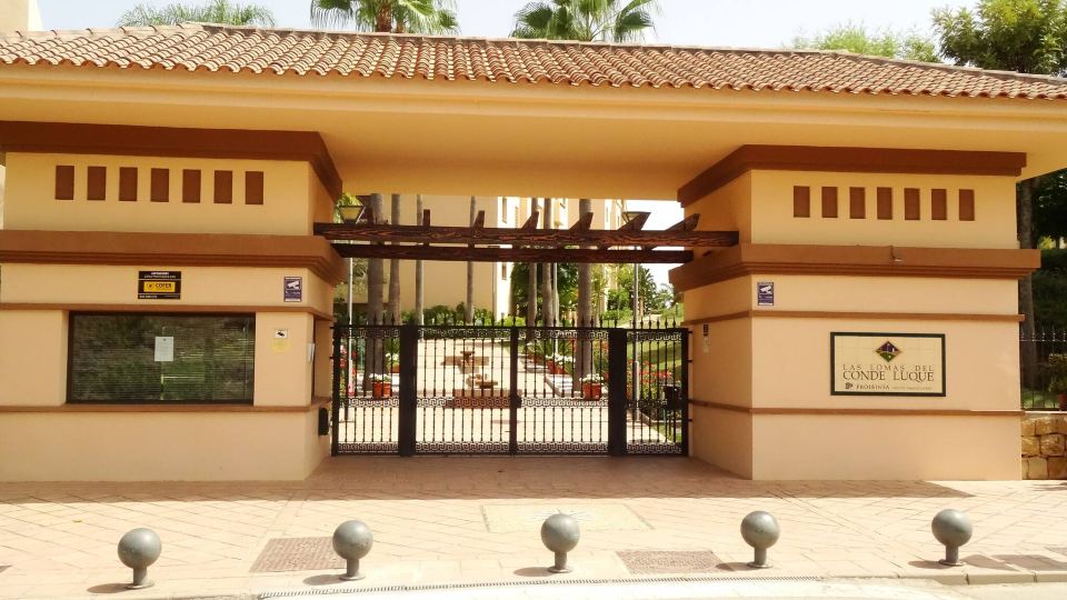 Beautiful Flat Near Golf Courses with Sea Views