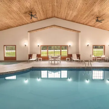 Country Inn & Suites by Radisson, Detroit Lakes, MN