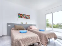 Almendro Hotels near La Santa Market
