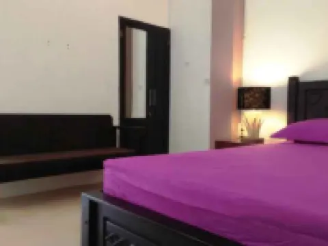 Griya Kos Gucci Syariah Hotels in Genteng
